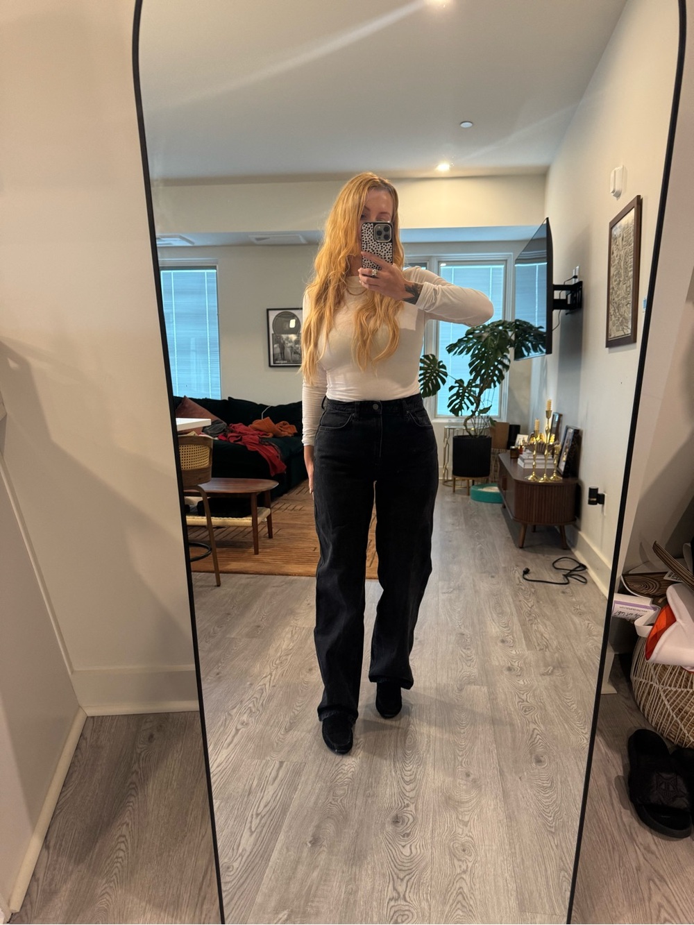 Mid-Rise Straight Jeans in Black - Picture 2 of 4